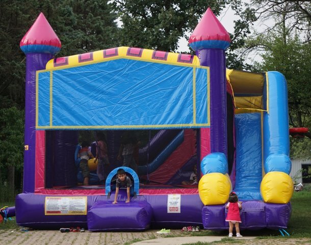 Dream inflatable castle Bounce House rentals in naperville Illinois